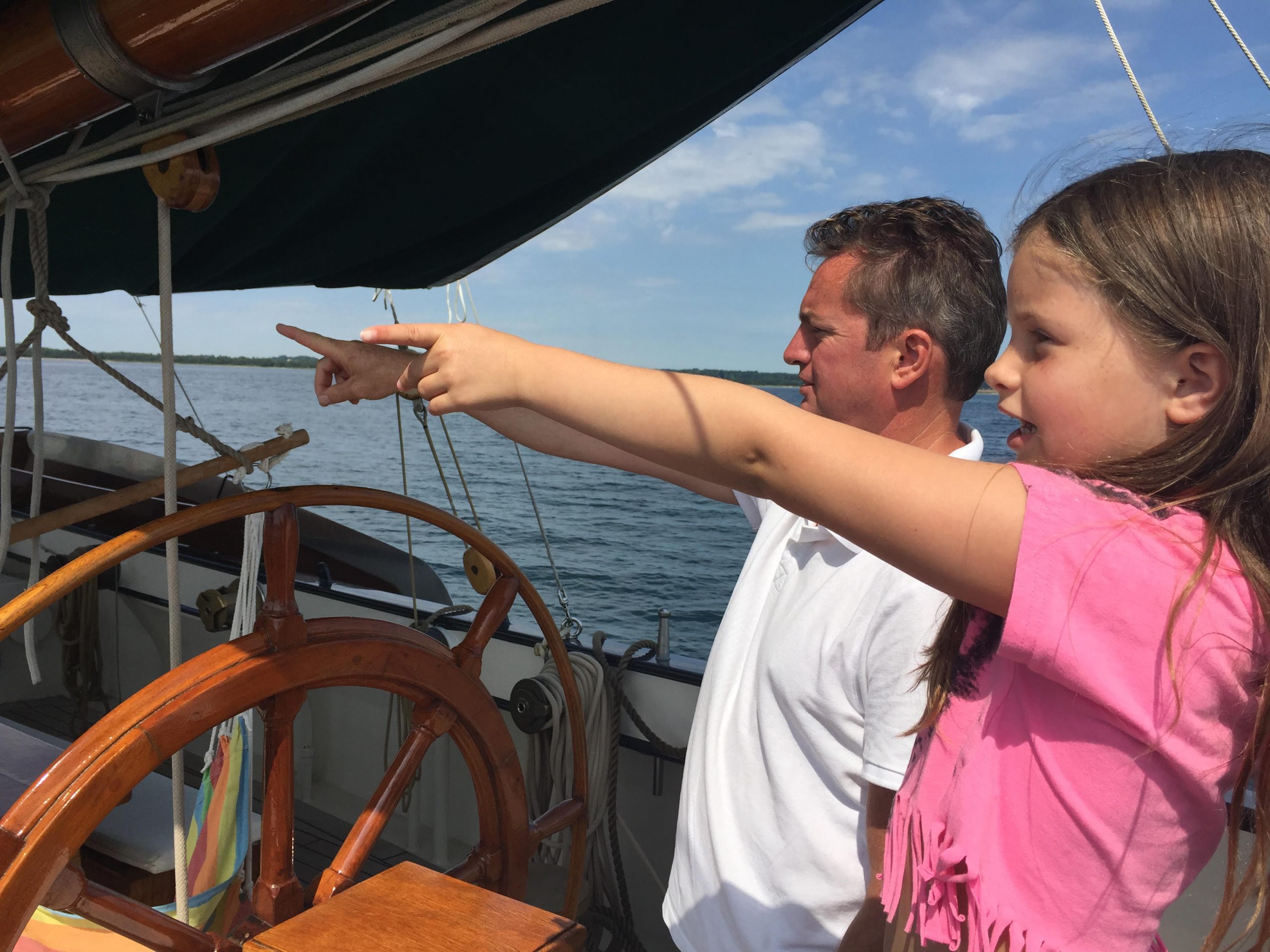 Foto van meisje op platbodem